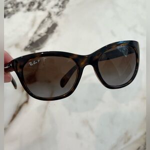 Ray ban sunglasses like new no scratches